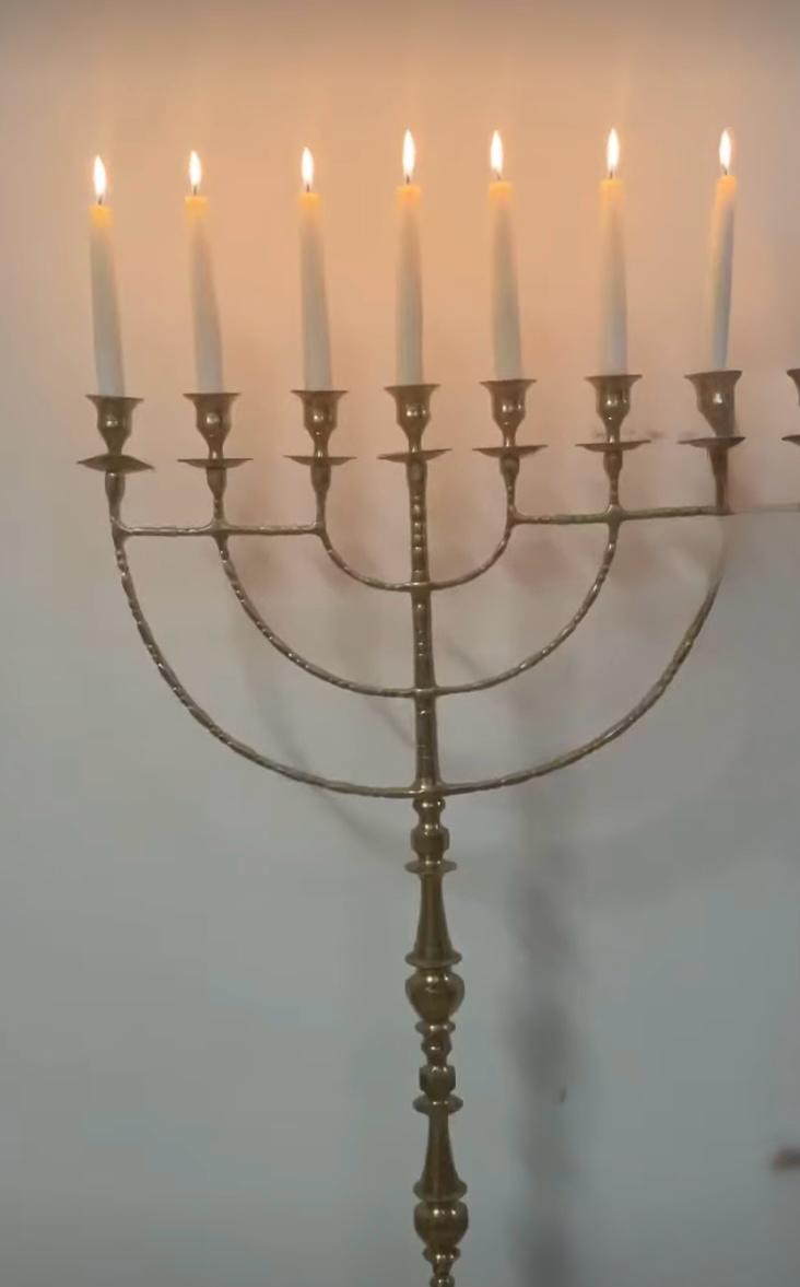 തെക്കുംഭാഗജനം ആദ്യകാലം മുതലേ ഉപയോഗിച്ചു കൊണ്ടിരുന്ന മെനോറ എന്ന ഏഴുതിരിയിട്ട വിളക്ക് തെളിയുമ്പോള്‍…..!