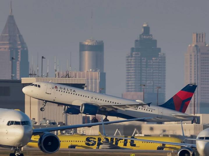 അമേരിക്കൻ സർക്കാർ ഷട്ട്ഡൗൺ: വിമാന സർവീസുകൾ താറുമാറായി.