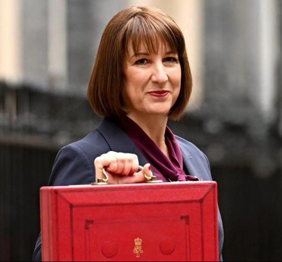 യുകെ ബജറ്റ് ഇന്ന്: കുറഞ്ഞ വേതനം ഉയരും; പുതിയ നികുതികൾക്ക് സാധ്യത.