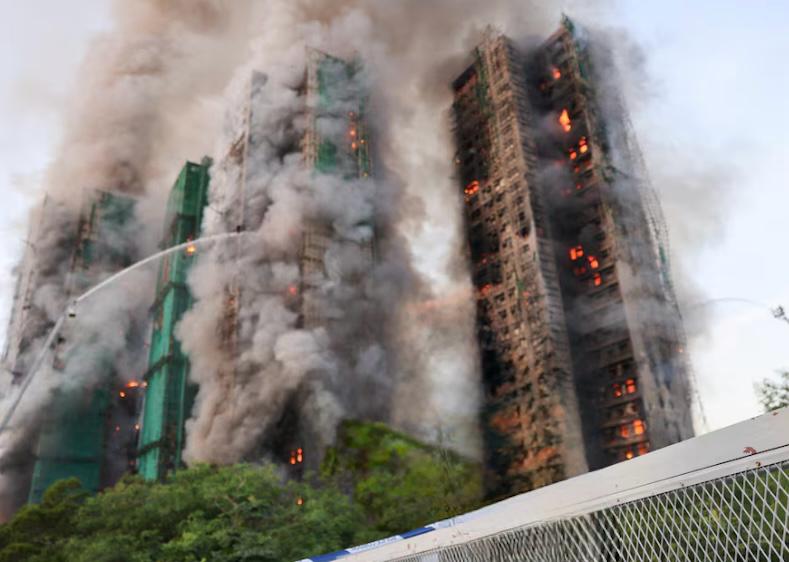 ഹോങ്കോങിൽ ബഹുനില കെട്ടിടത്തിന് തീപിടിച്ച് ദുരന്തം: നാല് പേർ മരണം സ്ഥിരീകരിച്ചു; രക്ഷാപ്രവർത്തനം പുരോഗമിക്കുന്നു.